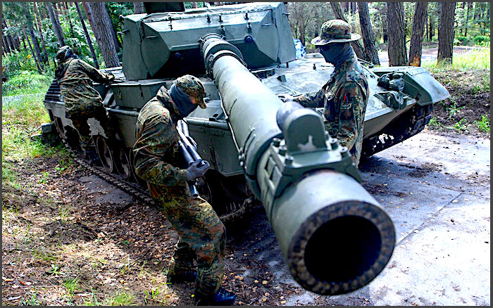 Click to enlarge gun and guys