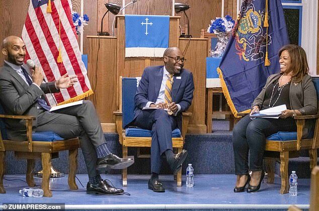 Click to enlarge Floyd (left) speasks to Paris Dennard (center) an Kamilah Prince