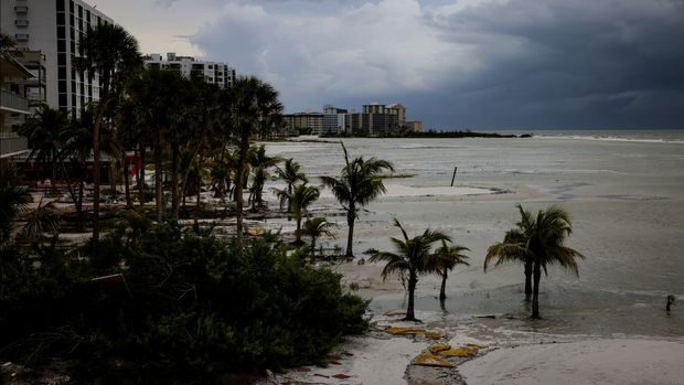 Streets Flood in Fort Myers Beach as Hurricane Idalia Nears Florida