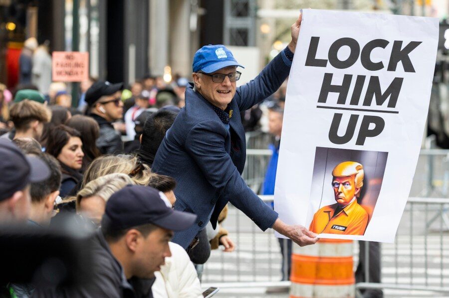 trump protestors