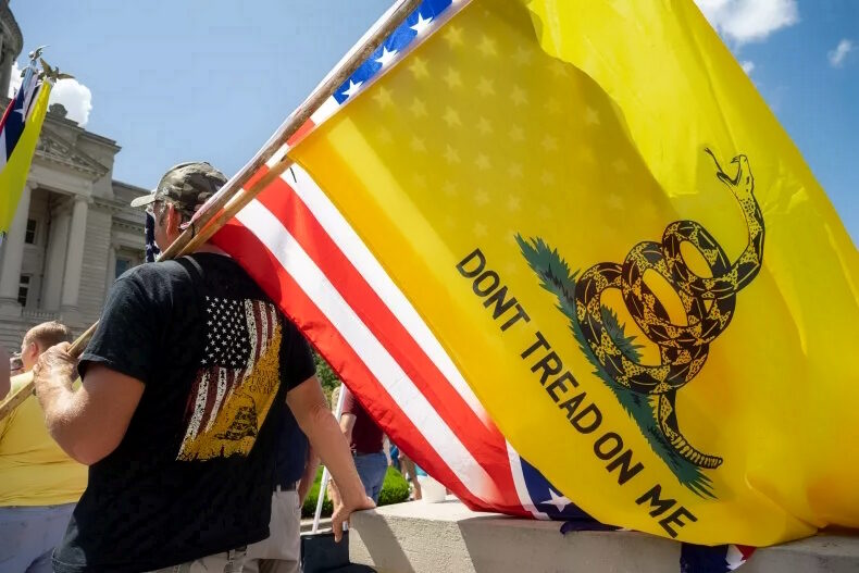 Click to enlarge gadsen flag don't tread on me