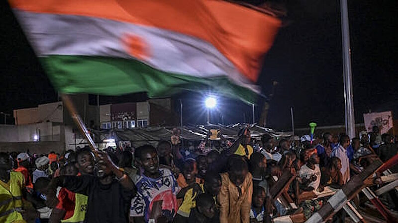 niger supporters coup rally France out