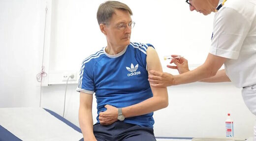 Click to enlarge Health Minister Lauterbach Receives Covid Booster Vaccine