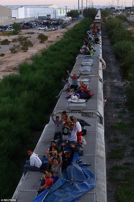 Click to enlarge migrant train mexico texas border