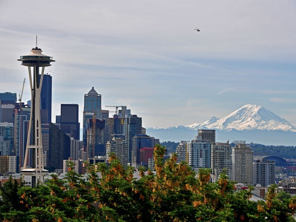 seattle skyline mt ranier