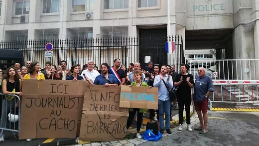Click to enlarge protesters france egypt