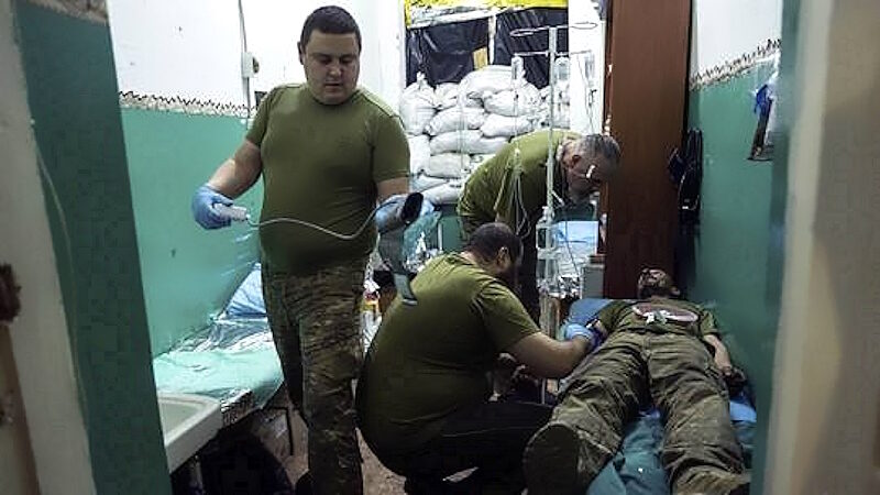 Click to enlarge ukraine battlefield medics wounded soldiers