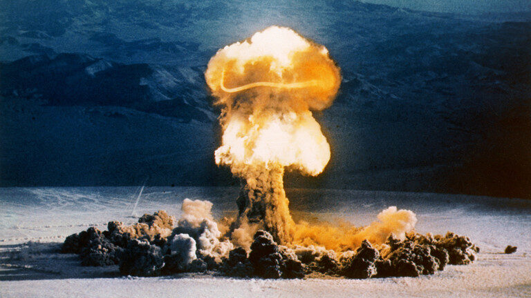 nuke mushroom cloud