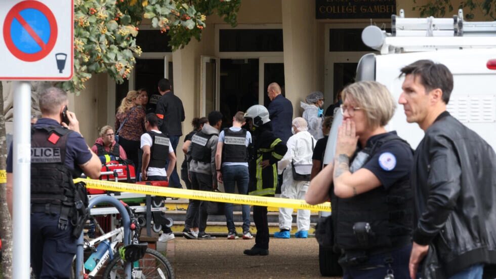 Click to enlarge stabbing france