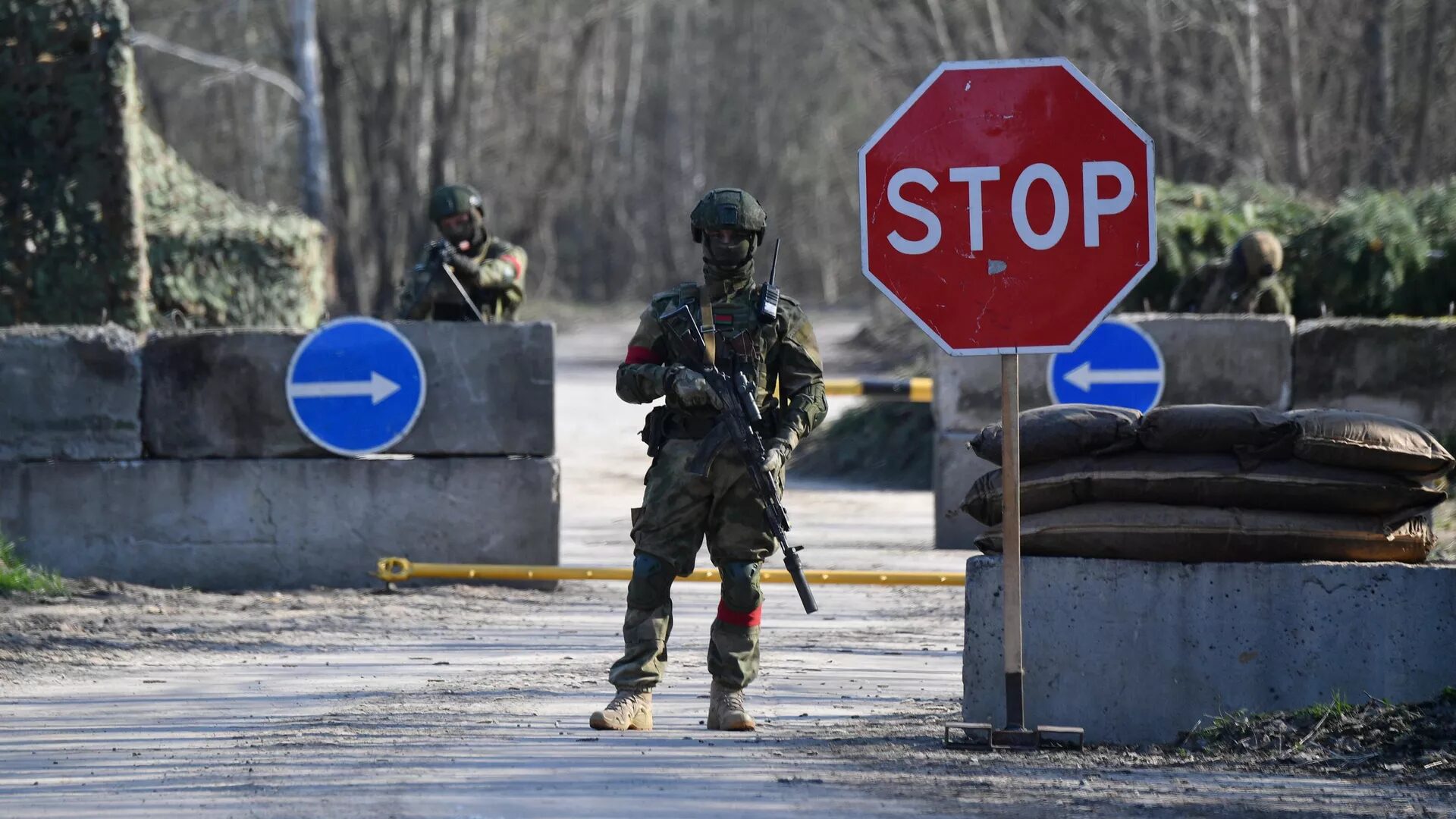 Belarusian paratroopers border