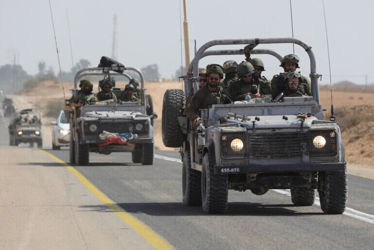 Click to enlarge Israeli soldiers