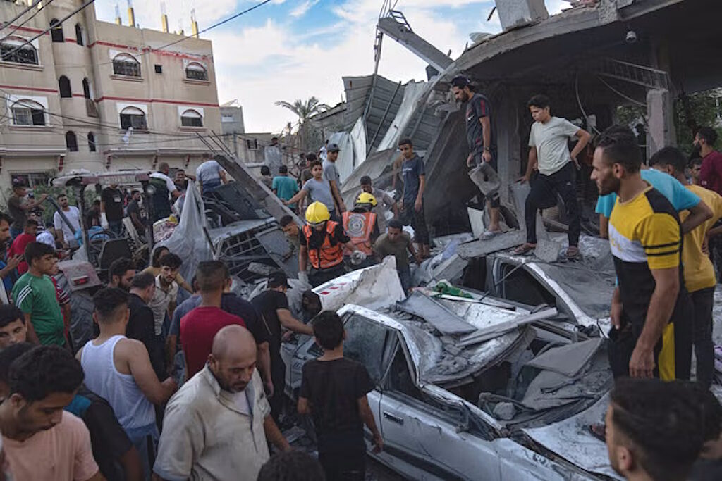 Click to enlarge gaza bombing recover bodies 2023