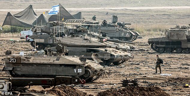 Click to enlarge israel mass tanks gaza border 2023