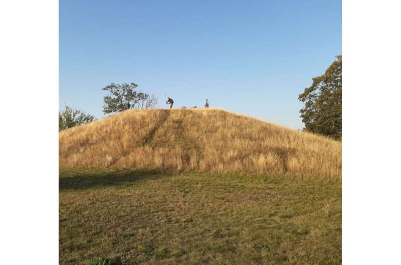Click to enlarge bronze age mound