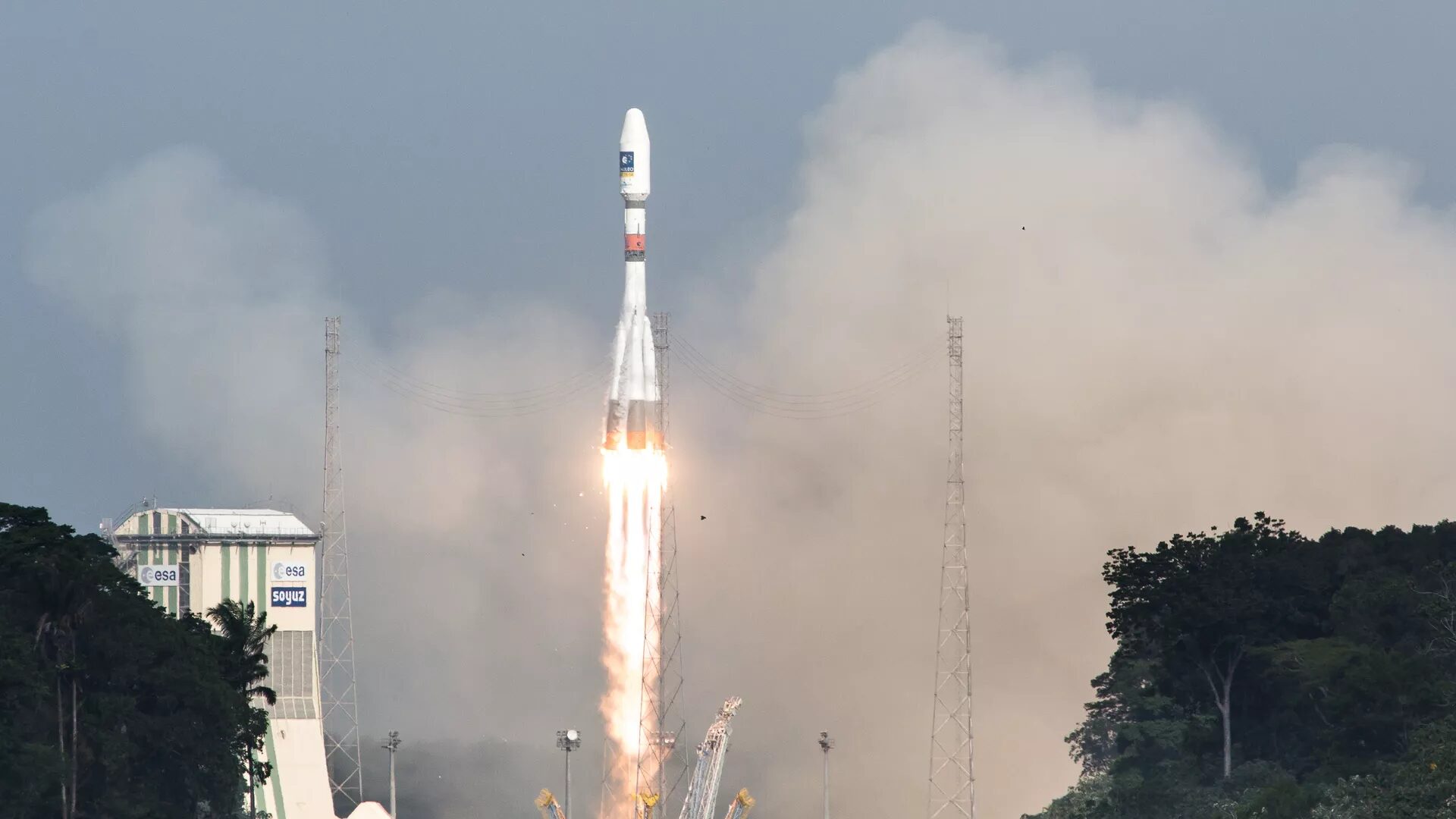 Click to enlarge space rocket europe