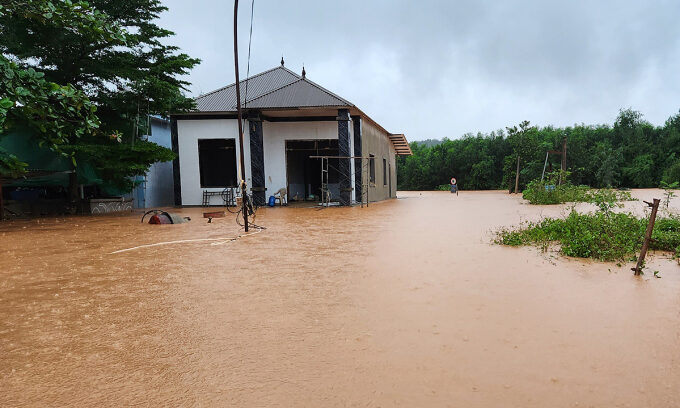 Click to enlarge A house inundated in floods in central Ha Tinh