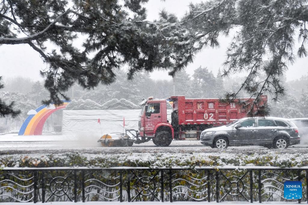 Click to enlarge A snow removal vehicle cleans snow on a road in Changchun, northeast China's Jilin Province, Nov. 6, 2023.