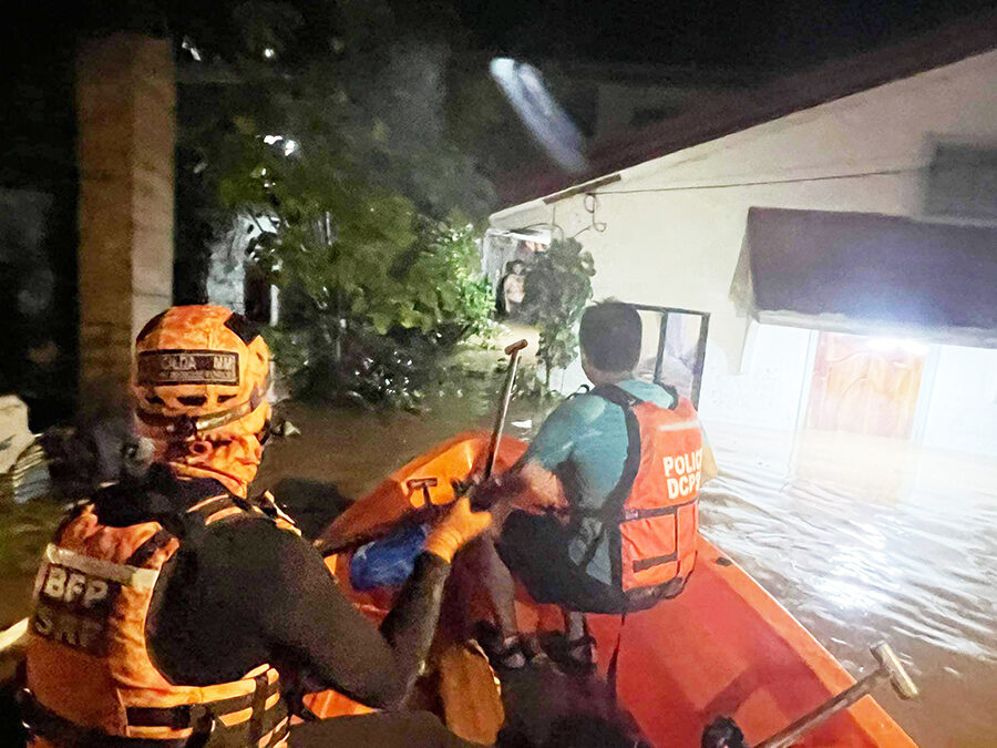 Click to enlarge THE Special Rescue Force of the Bureau of Fire Protection-Region 11 rescued flooded residents in Bago Gallera, Davao City on Wednesday night, November 8 until early morning of Thursday, November 9.