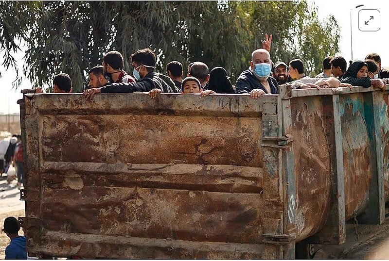 Click to enlarge gaza palestinians flee south