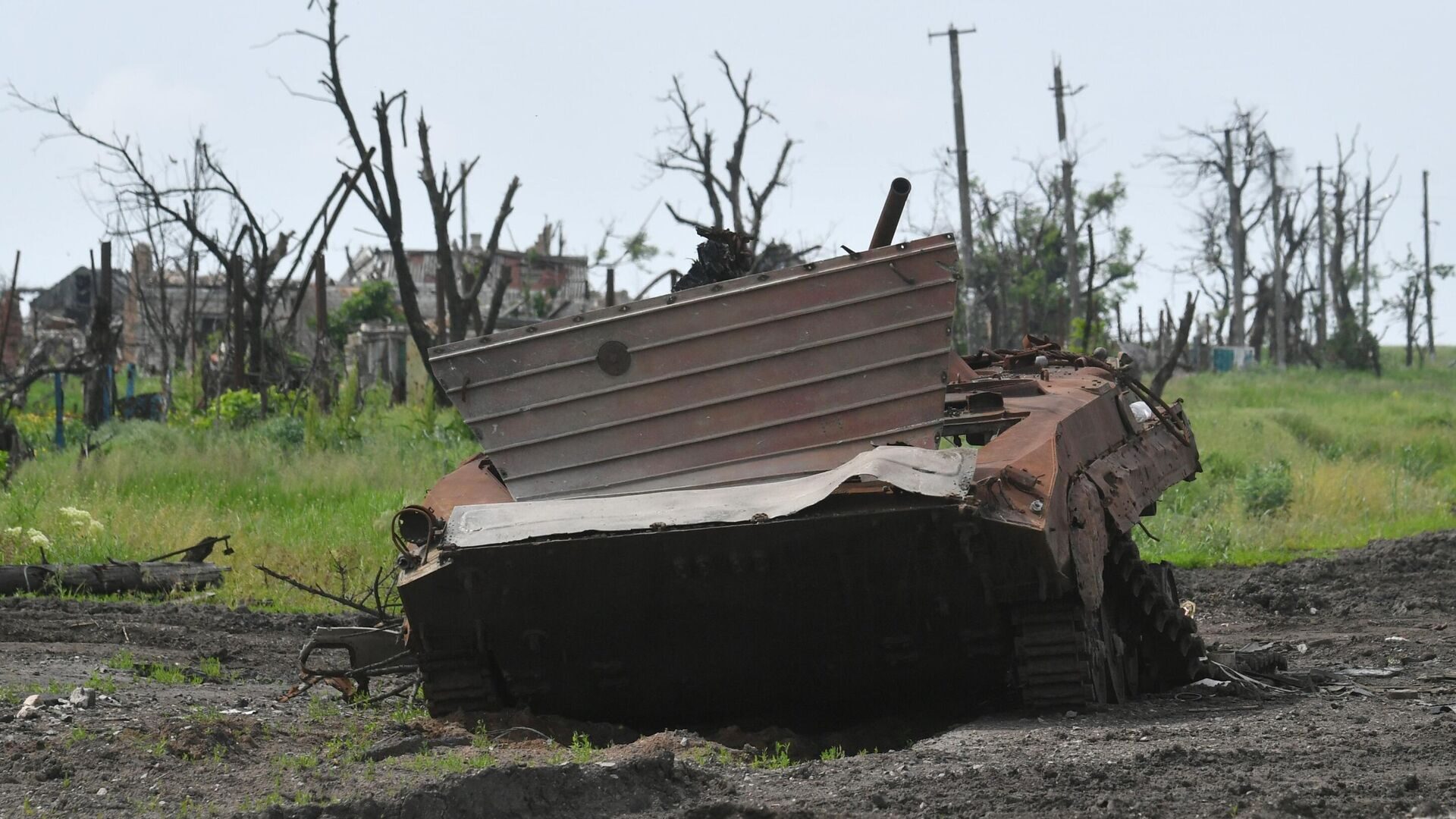 destroyed tank ukraine