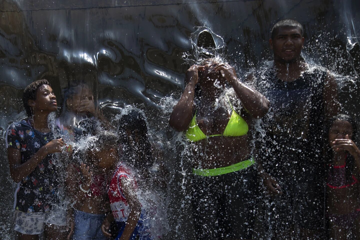 Click to enlarge water fountain at Madureira Park