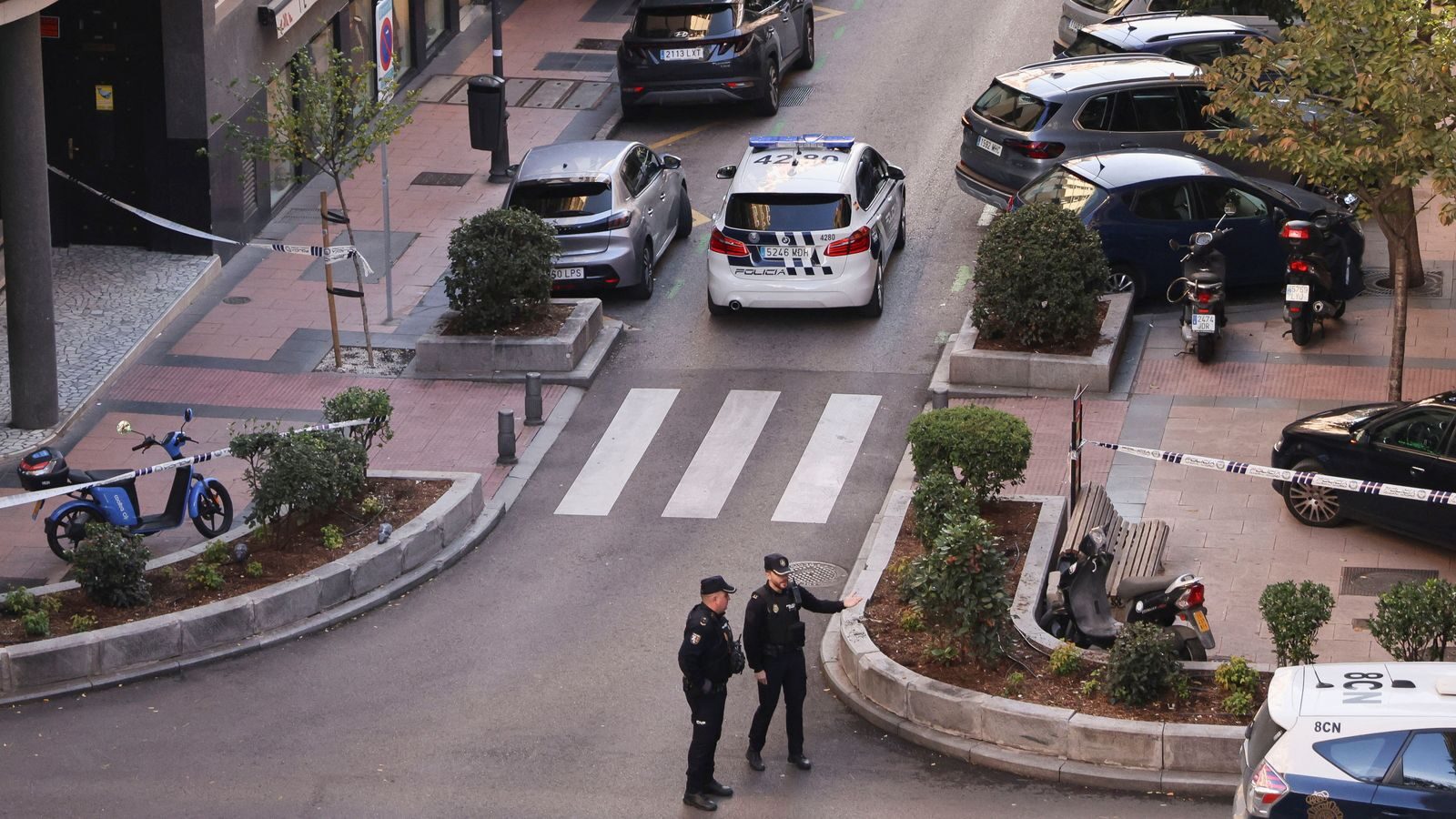 Click to enlarge politician shooting madrid