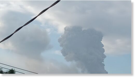 Click to enlarge The eruption of new material as high as approximately 1,000 meters came out of the crater of Mount Dukono on Halmahera Island, North Maluku, Sunday (19/11/2023).