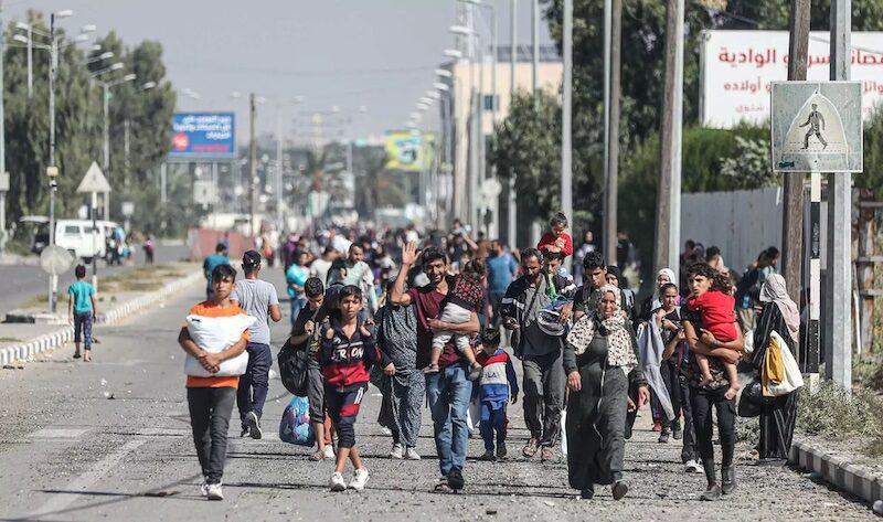 Palestinians in Gaza flee Israeli bombing