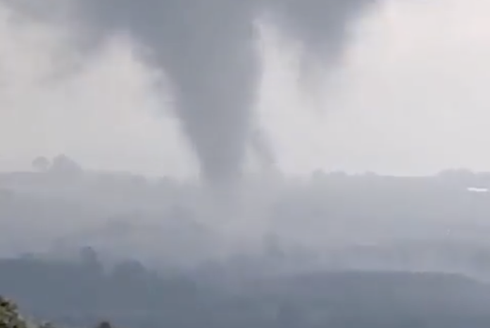 The tornado took residents of western Michoacán by surprise on Tuesday. (@vozmichoacan/X)