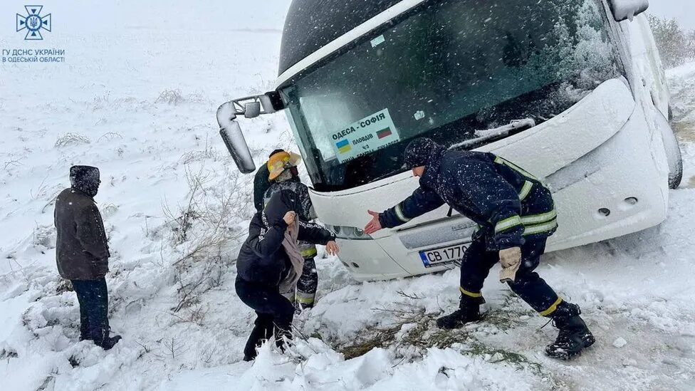 Click to enlarge Dozens of passengers in Ukraine have had to be rescued from vehicles stuck in heavy snow