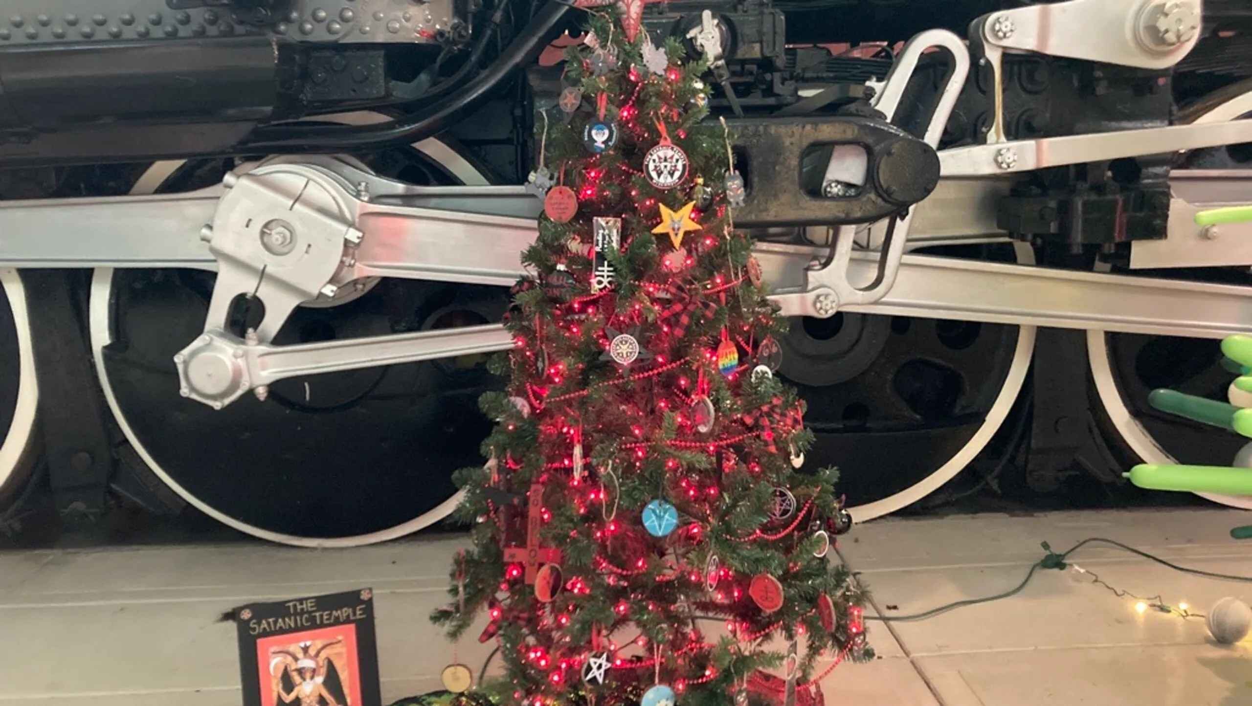 SATANIC XMAS TREE