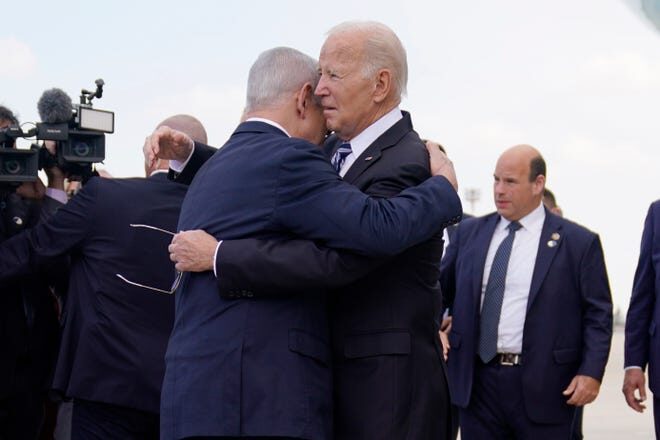 Biden (R) and Israeli Prime Minister Benjamin Netanyahu