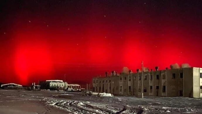 Click to enlarge The eerie red skies seen in Mongolia.