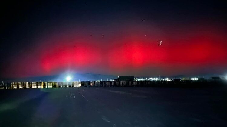 Click to enlarge his particular shade of red is considered the most uncommon colour of the Northern Lights.