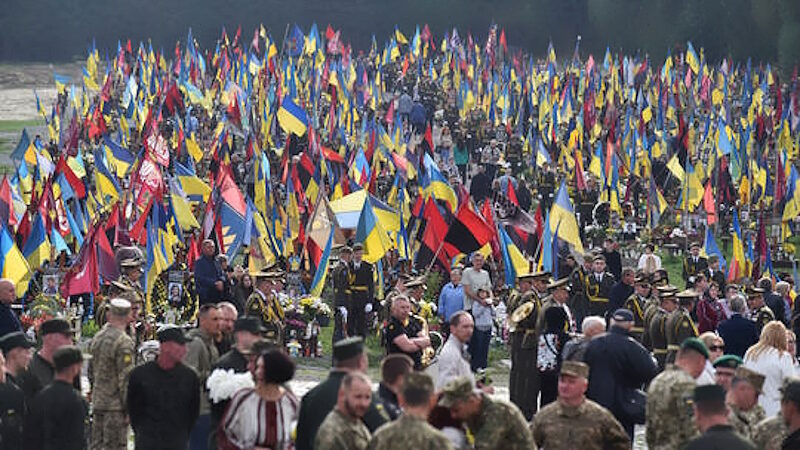 Click to enlarge funerals ukraine soldiers