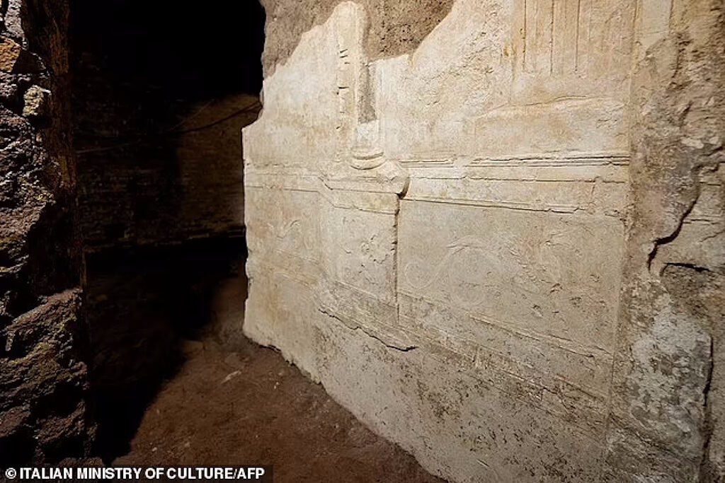 Click to enlarge white stucco ancient roman home
