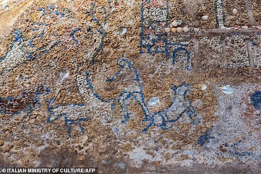 Click to enlarge detail mosaic roman house Colosseum