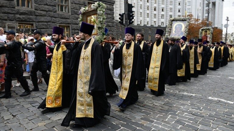A religious procession in Kiev organized by the Ukrainian Orthodox Church (UOC).