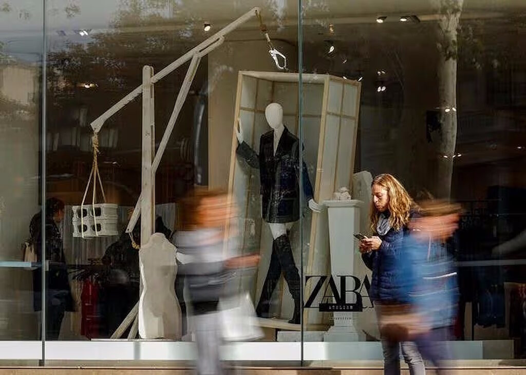 Click to enlarge zara boycott window display