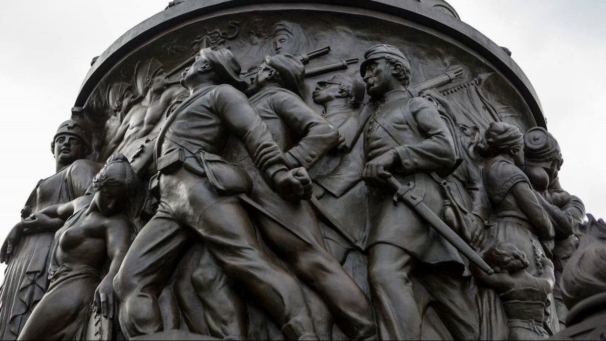 Click to enlarge Confederate Memorial at Arlington National Cemetery i