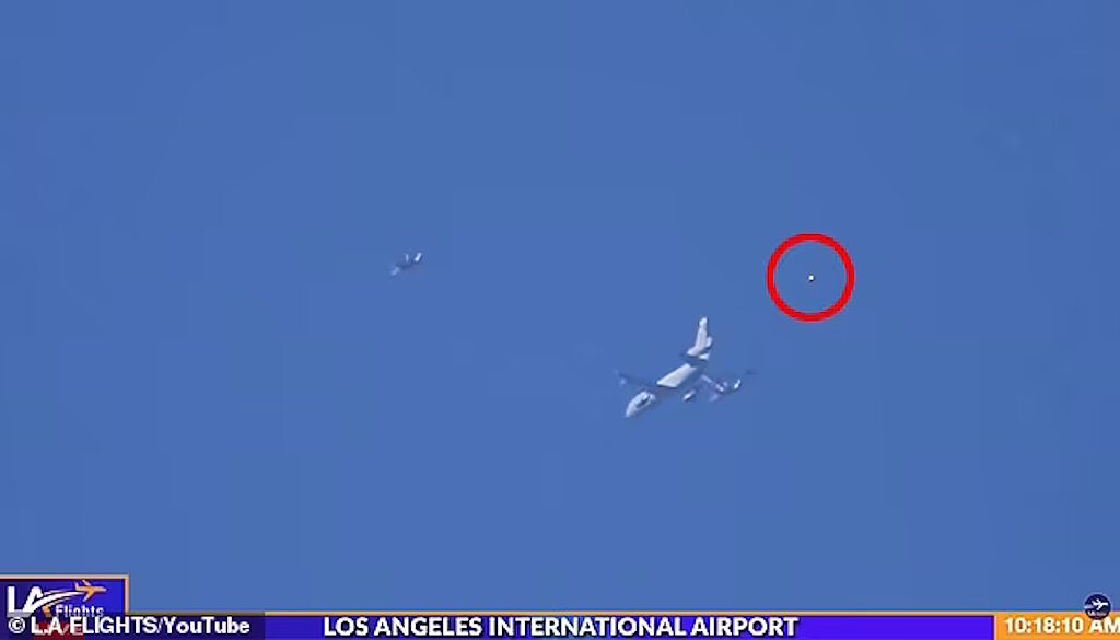Click to enlarge ufo los angeles airport biden visit October 2023