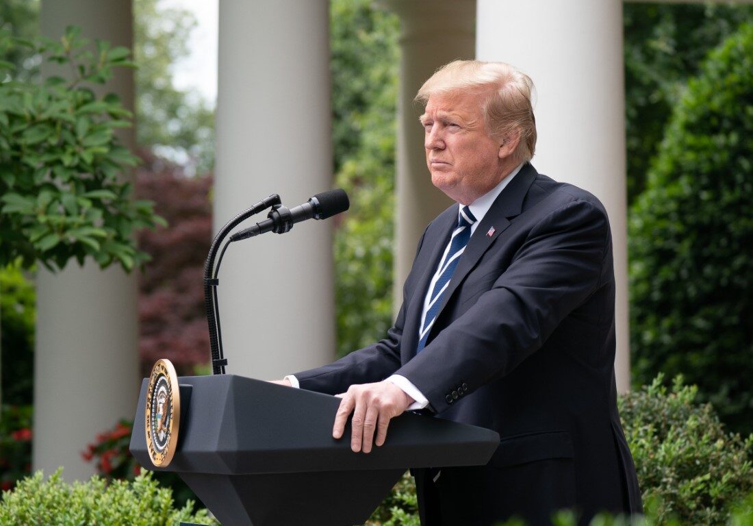 trump podium white house