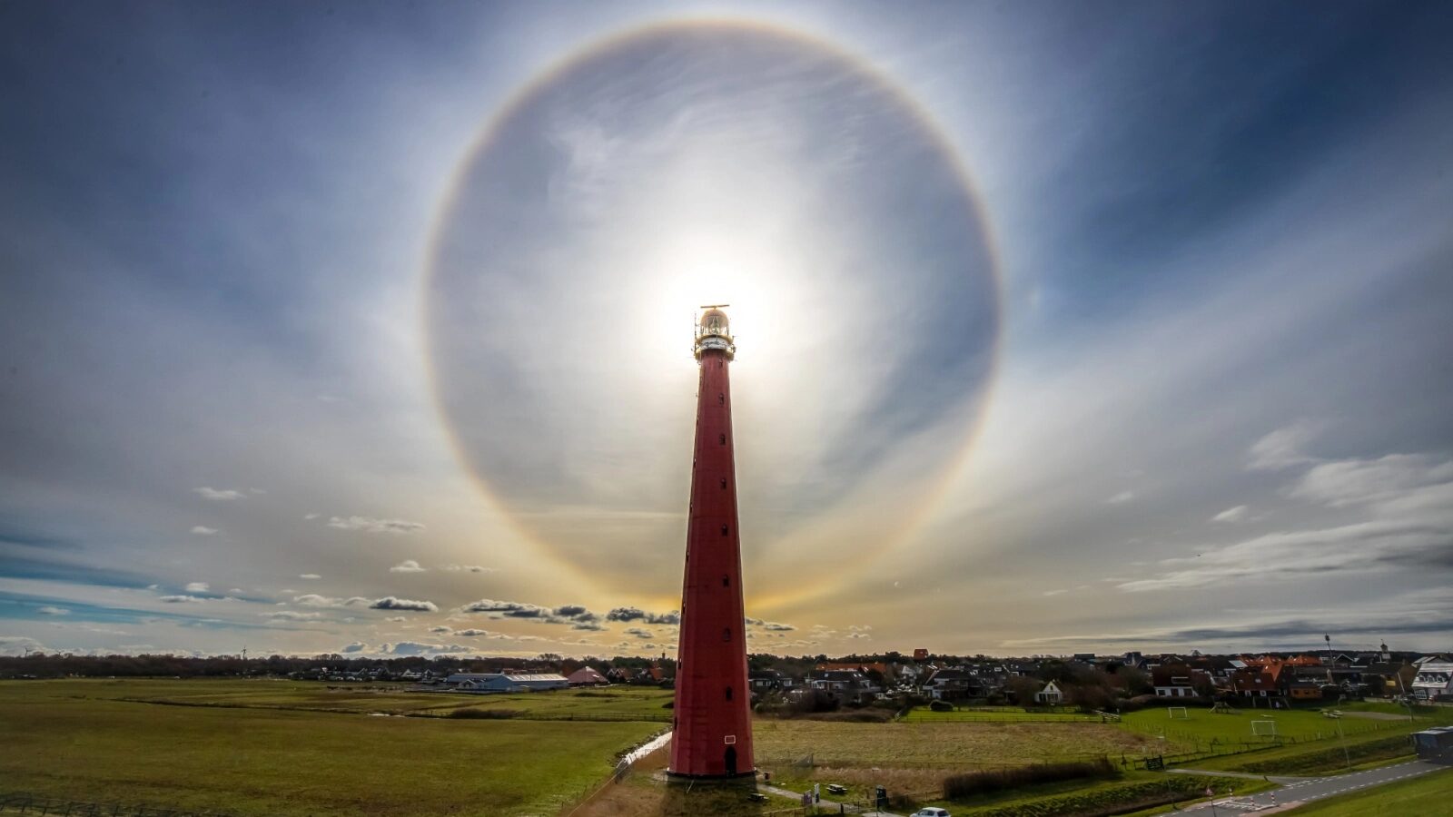 ligthouse sun halo