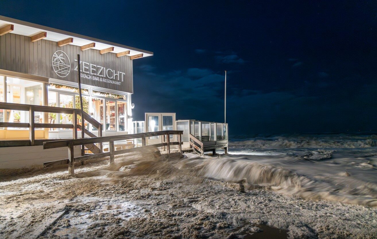 flooding beach nl