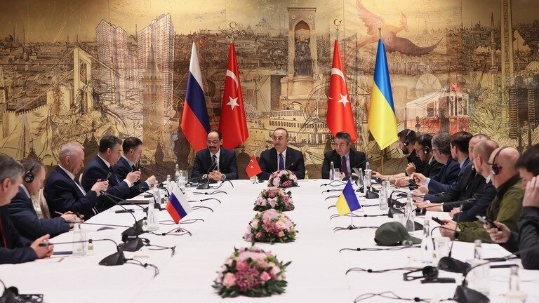 Click to enlarge Delegations from Russia and Ukraine meet in Istanbul