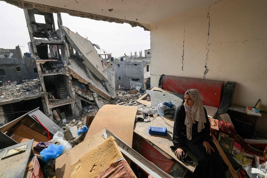 Click to enlarge gaza apartment bombed