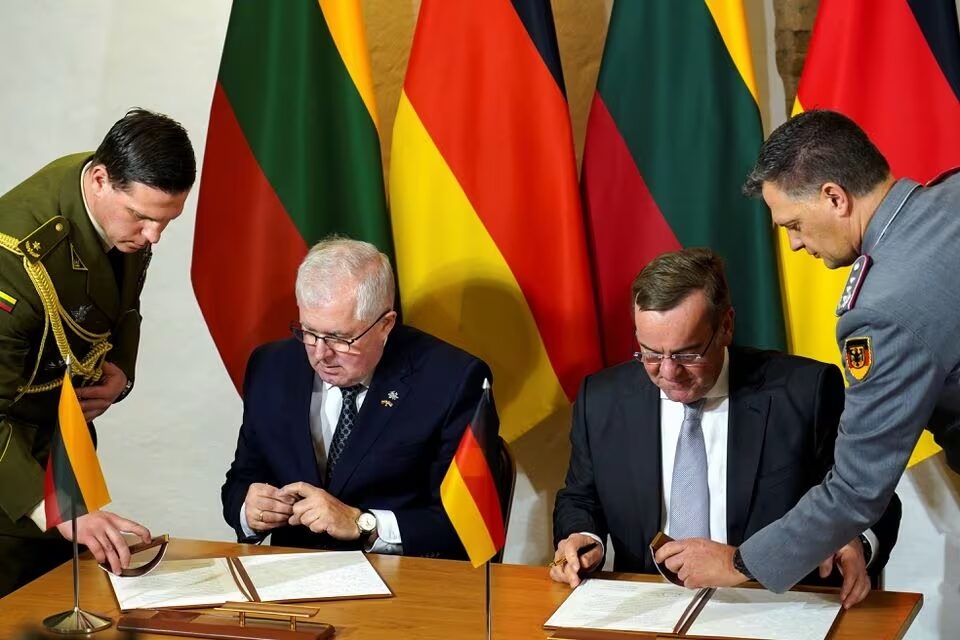 Click to enlarge Boris Pistorius and Arvydas Anusauskas