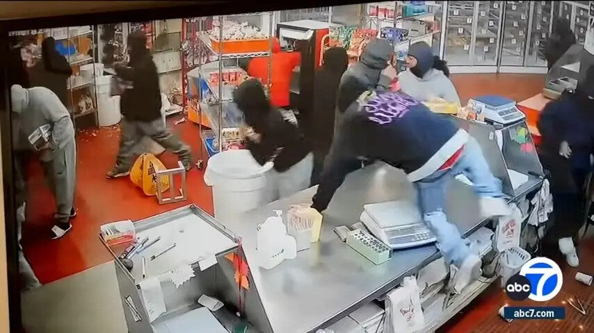 Click to enlarge looters, Compton, Ruben’s Bakery & Mexican Food