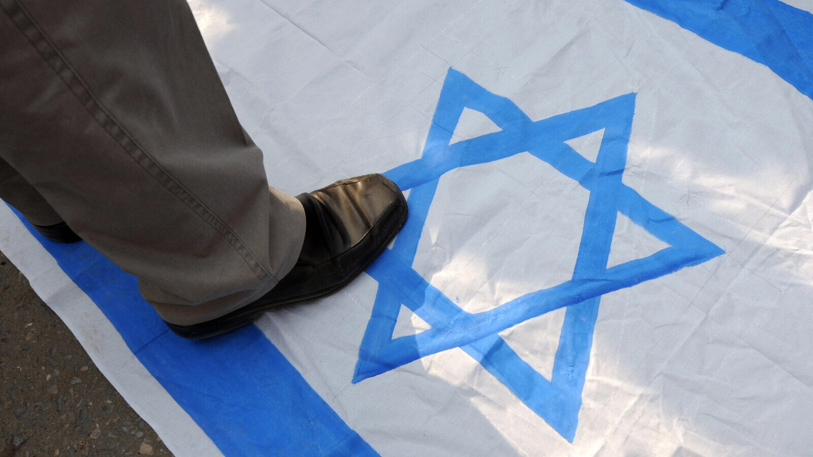Click to enlarge Feet on Flag