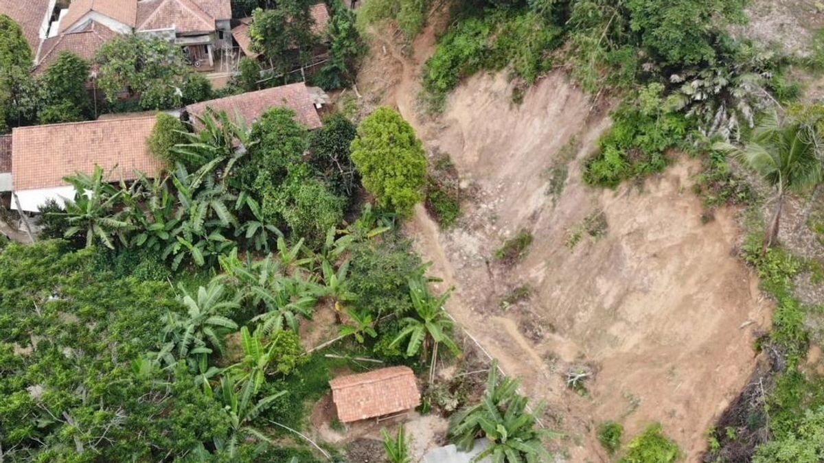 Purwakarta Regency was hit by a landslide (Instagram/@bpbdpurwakarta).